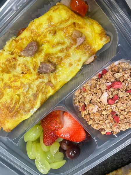 Omelette, muesli and fruit lunchbox